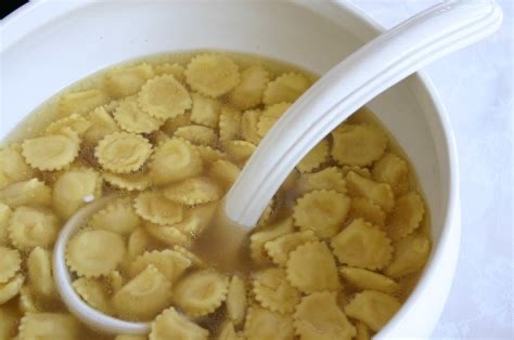 Anolini in brodo 
