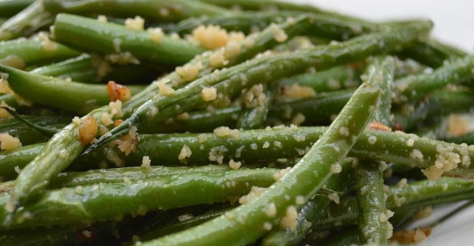 Garlicky Green Beans with Shallot
