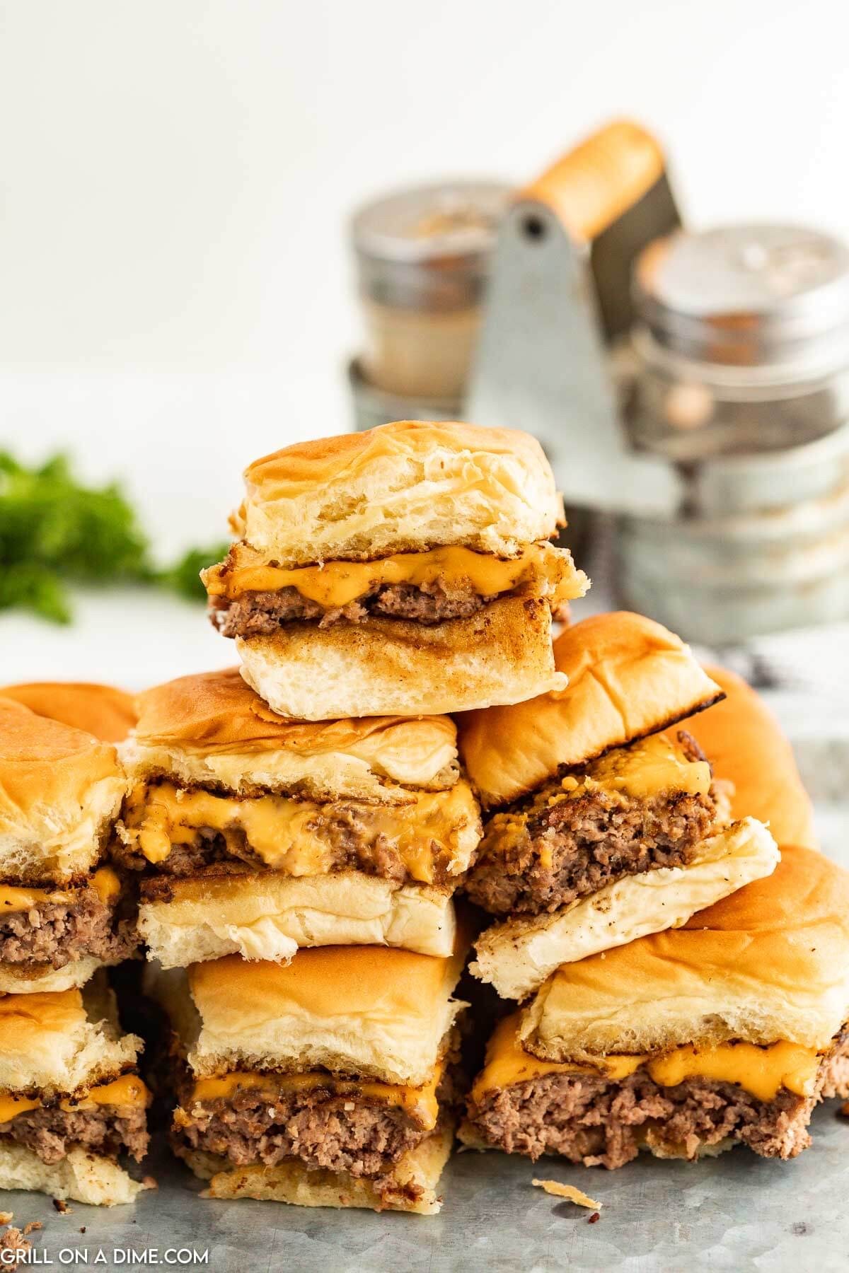 Hawaiian Roll Cheeseburger Sliders
