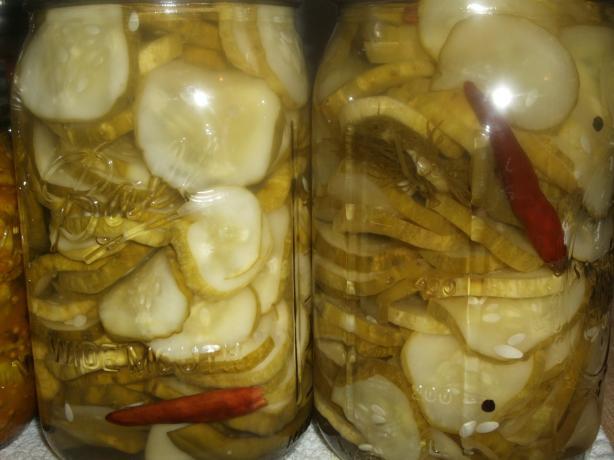 Mondo's Hot & Spicy Pickles

