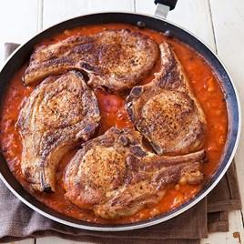 Pork Chops with Tomato Gravy

