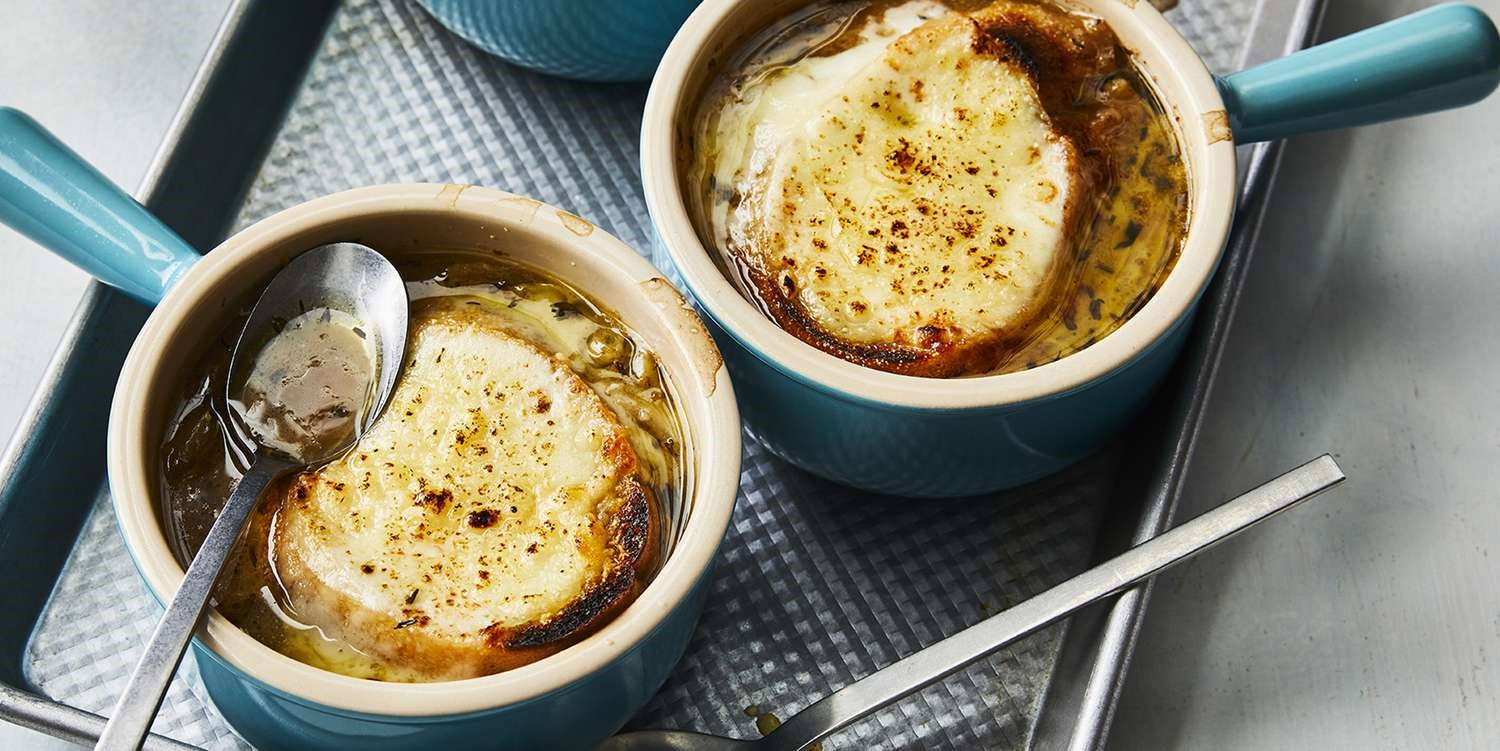 Rich and Simple French Onion Soup

