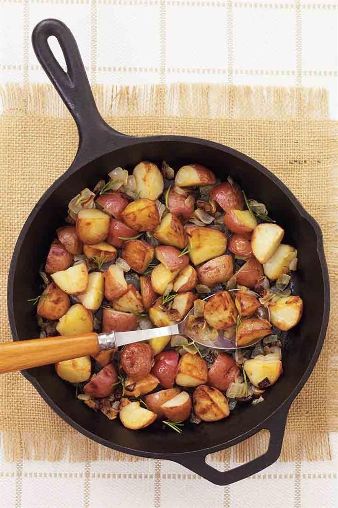 Roasted Red Potatoes with Rosemary and Onion

