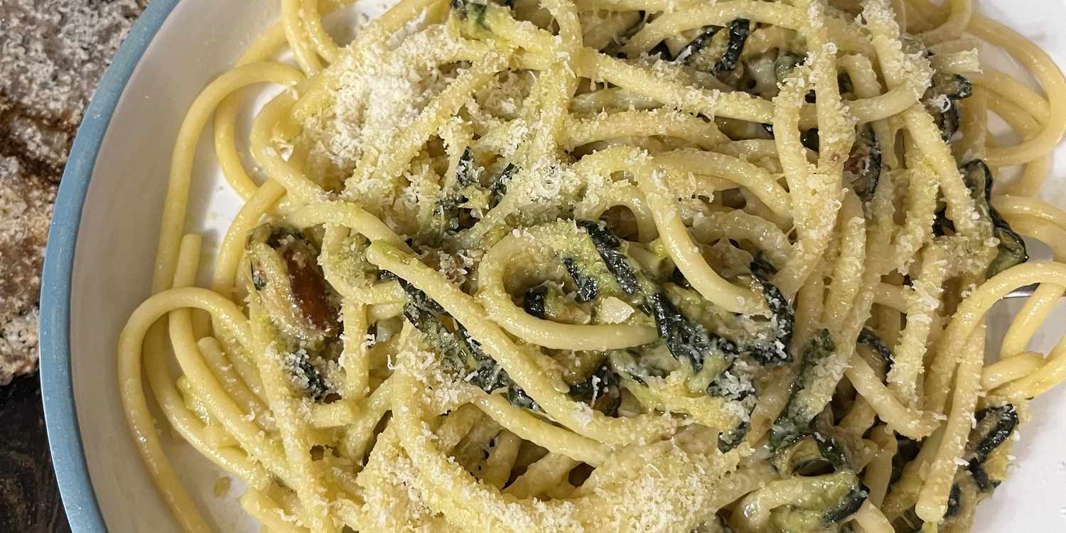 Spaghetti Alla Nerano (Spaghetti with Fried Zucchini)
