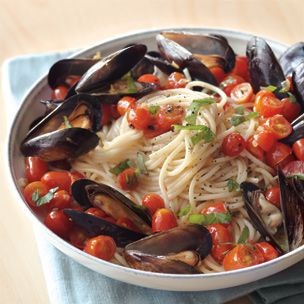 Spaghetti and Mussels with Tomatoes and Basil

