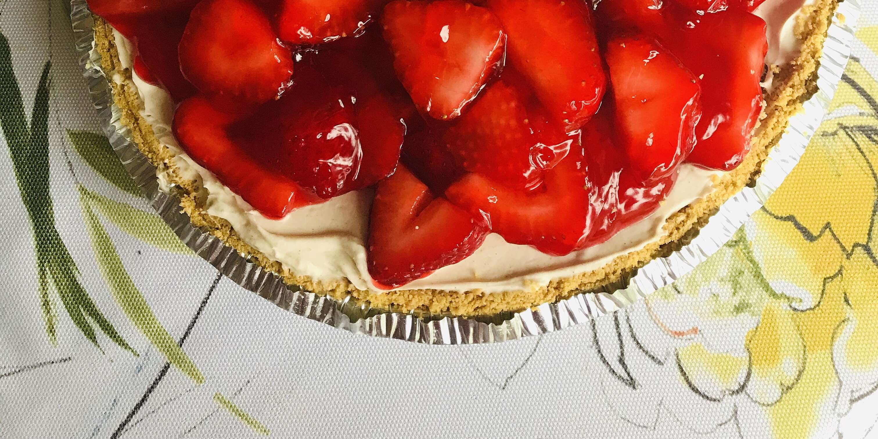 Strawberry Cream Pie To Die For
